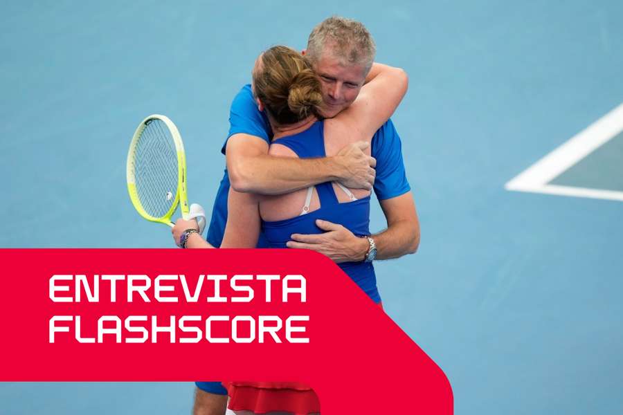 Jiri Novak a abraçar Barbora Krejcikova Jiri Novak a abraçar Barbora Krejcikova