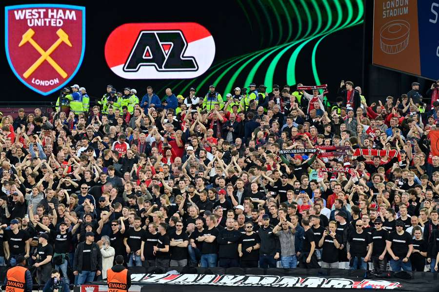 Les supporters de l'AZ durant la rencontre.