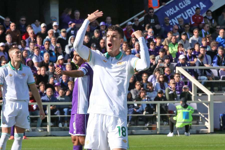 Argentina coach Scaloni seeks to assure Roma star Soule