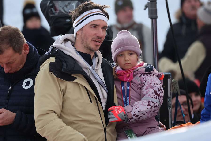 Felix Neureuther mit seiner Tochter.