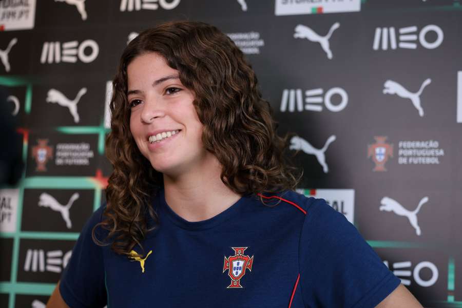 Carolina Tristão, média de 16 anos da Seleção Nacional