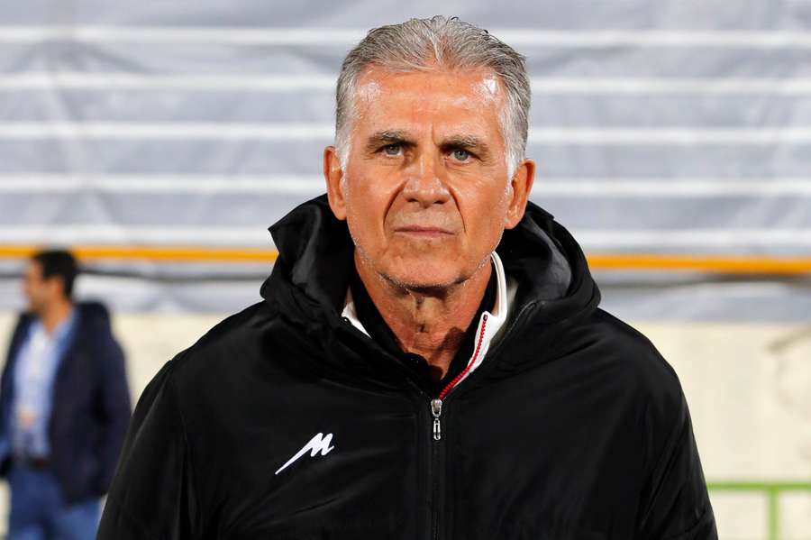 Queiroz diz que jogadores do Irão são livres de se manifestarem e confronta jornalistas