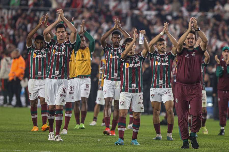 Jogadores do Flu agradecem torcida presente no Monumental