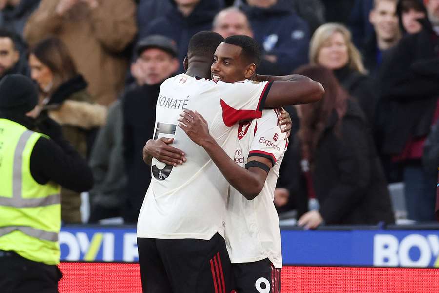 Isak estreou-se a marcar pelo Liverpool na Premier League