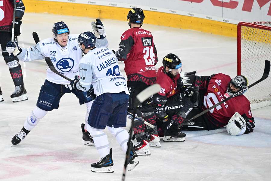 Momenty po vstřeleném gólu Adama Měchury na 1:2.