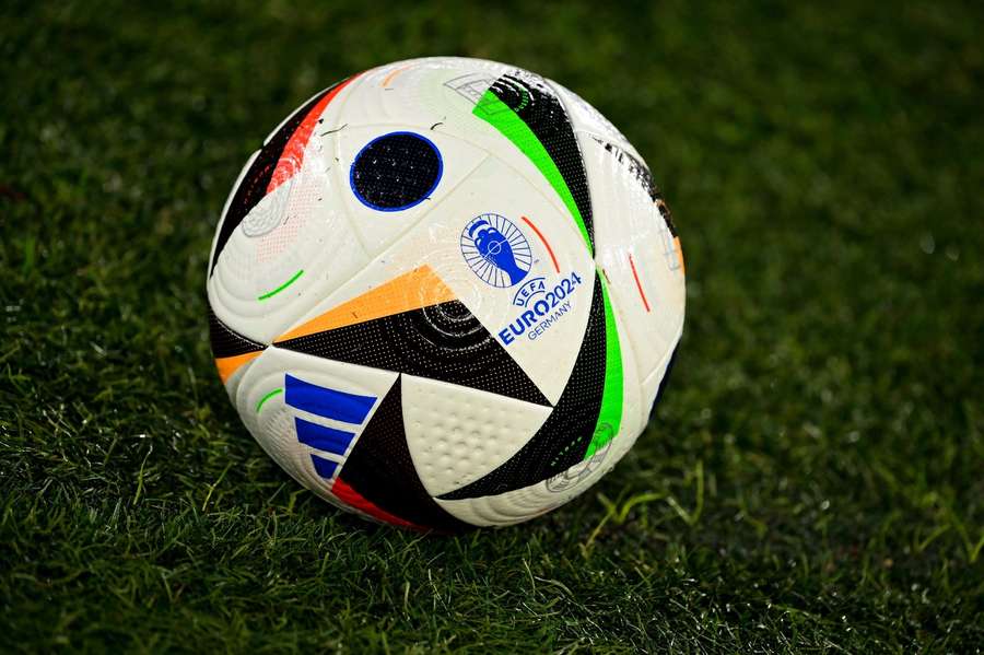 Mingea oficială EURO 2024: Fussballiebe
