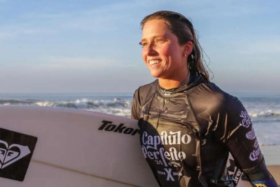 Francisca Veselko é a única resistente entre os surfistas lusos