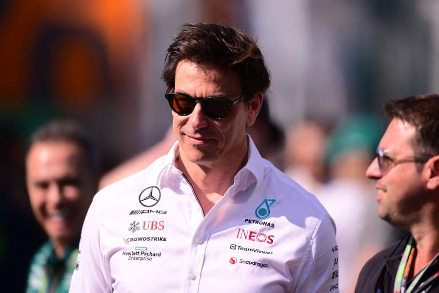 Toto Wolff continuará comandando a Mercedes por mais algumas temporadas