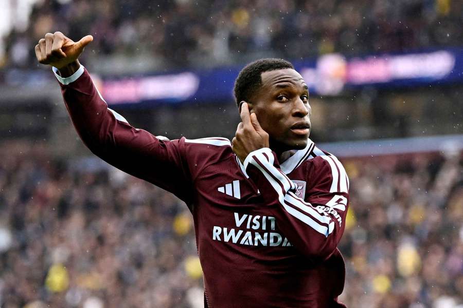 Aston Villa doma hostí Manchester City. Aston Villa doma hostí Manchester City.