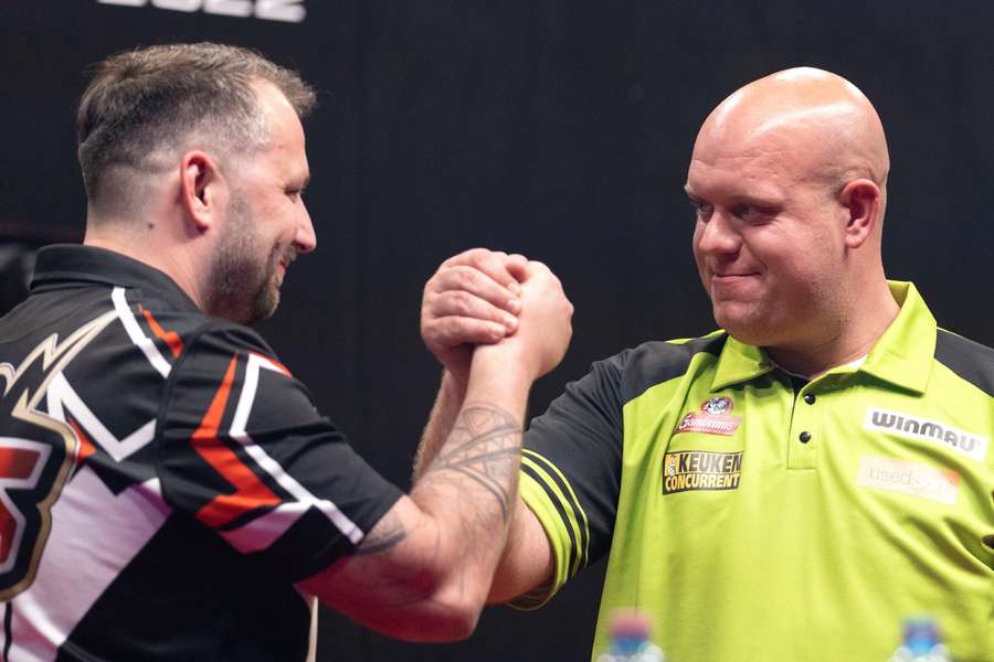 Last year the Czech darts player Vit Sedlak competed against the star Van Gerwen.