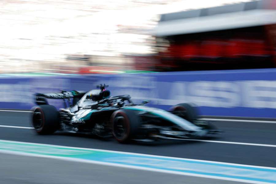 Russell ovládl první trénink.