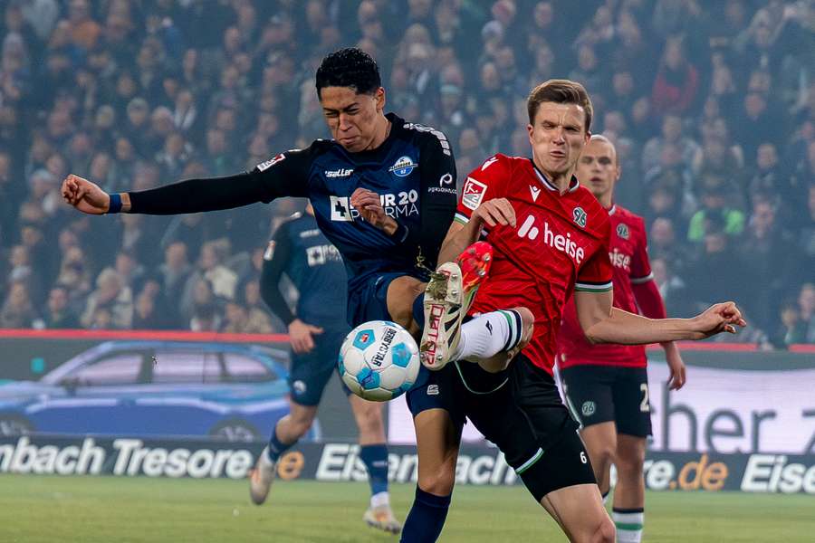 Hannover 96 hat einen Heimsieg gegen den SC Paderborn verpasst.