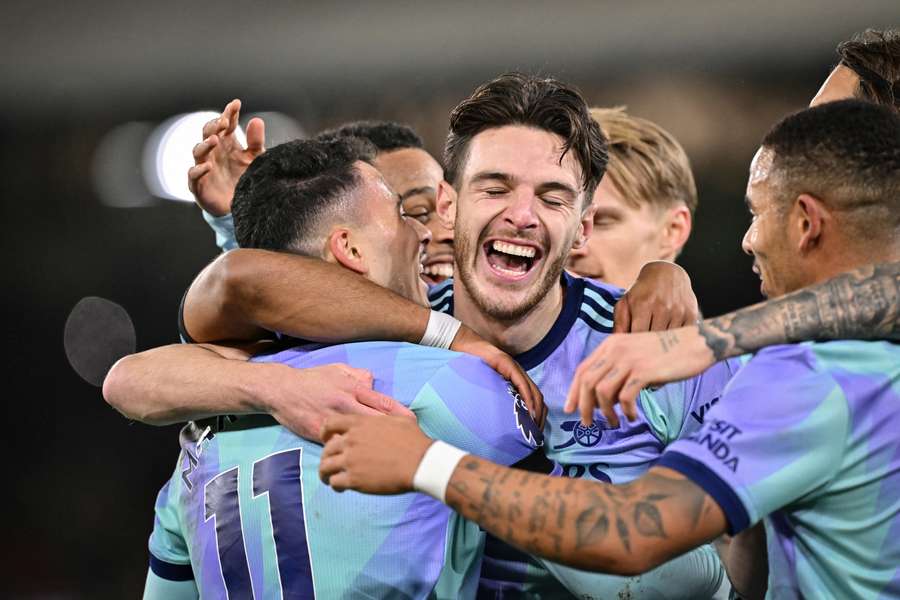 Gabriel Martinelli (L) celebrates with teammates after scoring Arsenal's fourth goal against Crystal Palace