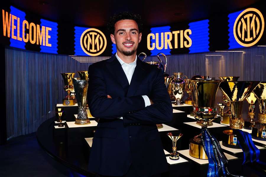 Curtis Jones agora é jogador da Inter Curtis Jones agora é jogador da Inter