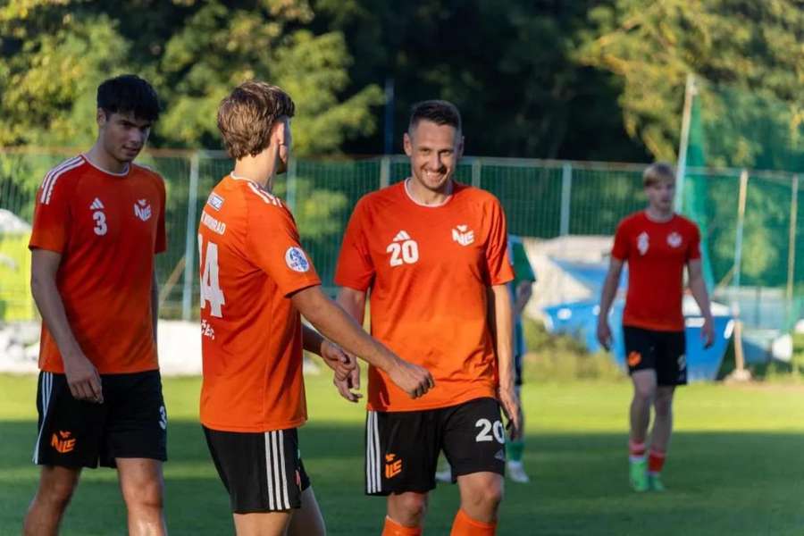 Pipíška je služobne najstarším hráčom Lučenca. Pipíška je služobne najstarším hráčom Lučenca.
