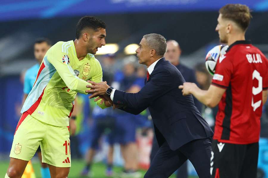 Spain's Ferran Torres shakes hands with Albania coach Sylvinho