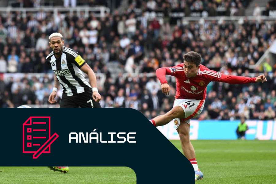 Harry Amass, do Man Utd, remata para golo contra o Newcastle United 