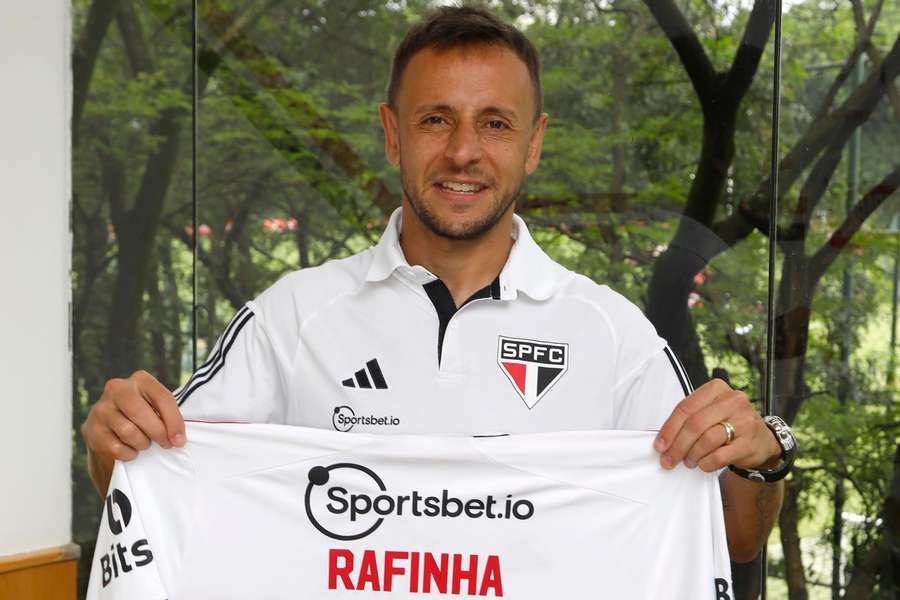 Rafinha volta ao São Paulo para cargo de diretor técnico Rafinha volta ao São Paulo para cargo de diretor técnico