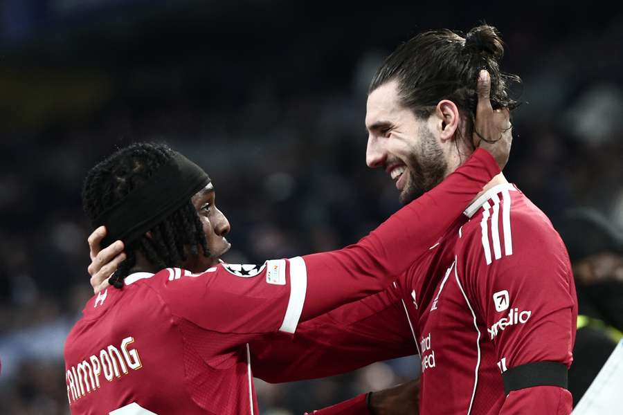 Szoboszlai e Frimpong foram decisivos na vitória do Liverpool sobre o Olympique de Marselha