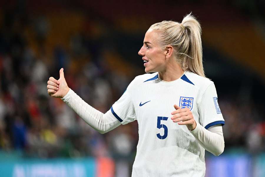 Englands Alex Greenwood jubler efter sejren over Haiti