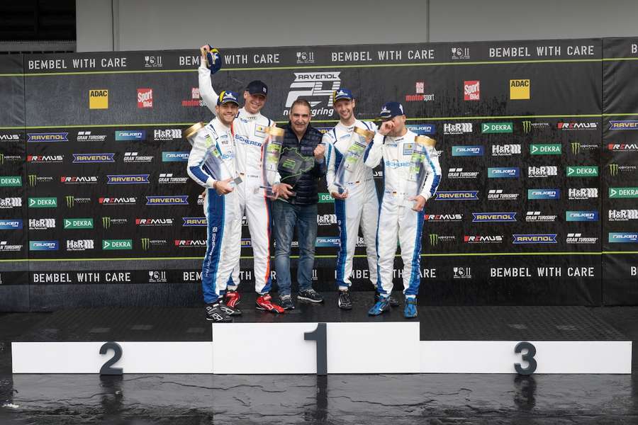 Das Audi-Team bejubelt den Sieg beim 24-Stunden-Rennen am Nürburgring.