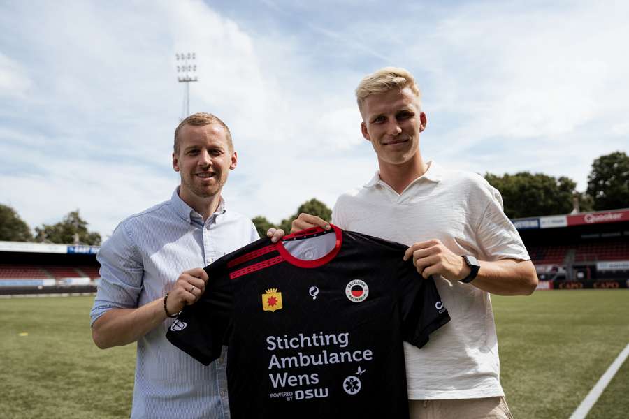 Technisch manager Niels van Duinen (l) en Excelsior-aanwinst Casper Widell