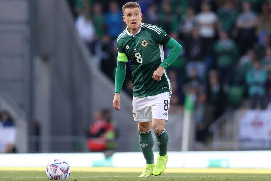 Steven Davis als speler van Noord-Ierland in 2022