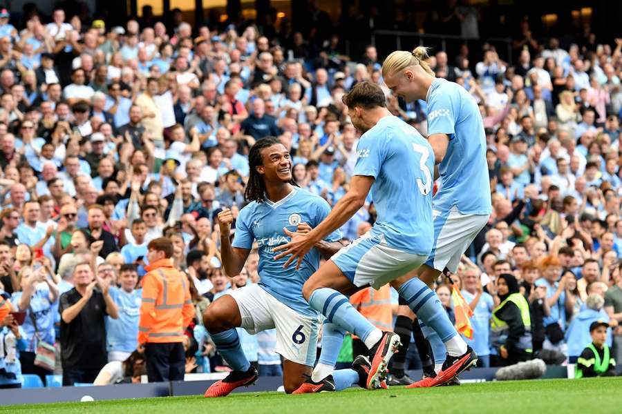 Aké trefzeker voor Manchester City, Haaland scoort drie keer