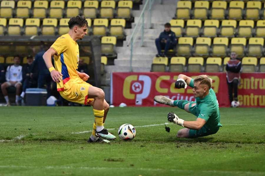 Brankář Adam Dvořák (vpravo) je mládežnickým reprezentantem Česka. Brankář Adam Dvořák (vpravo) je mládežnickým reprezentantem Česka.