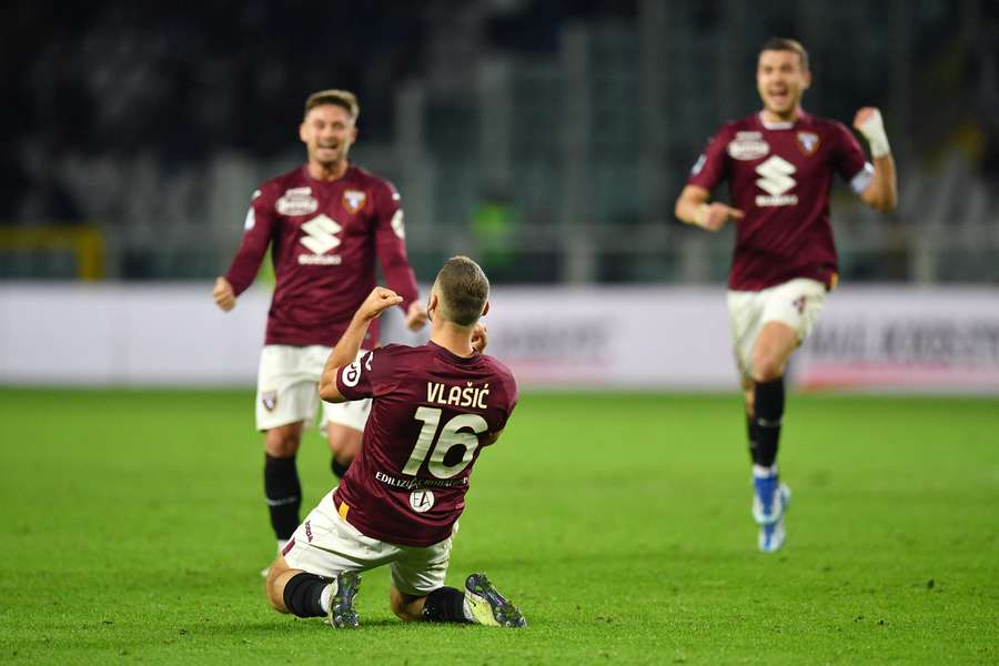 Vlasic festeja o golo da vitória do Torino