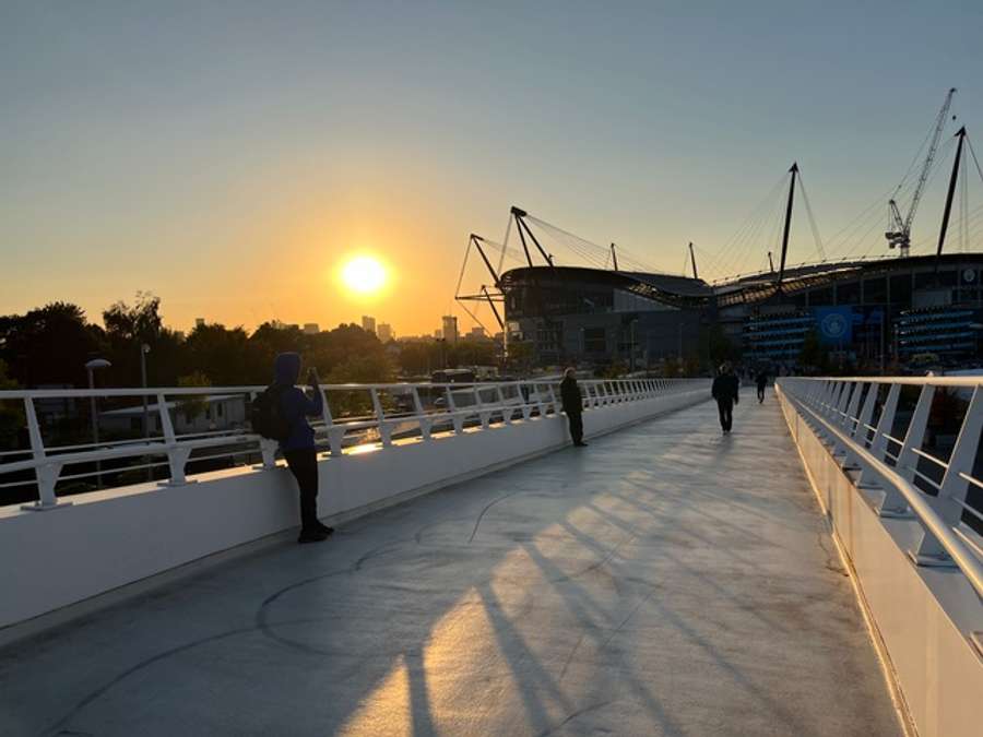 Fora do estádio Etihad