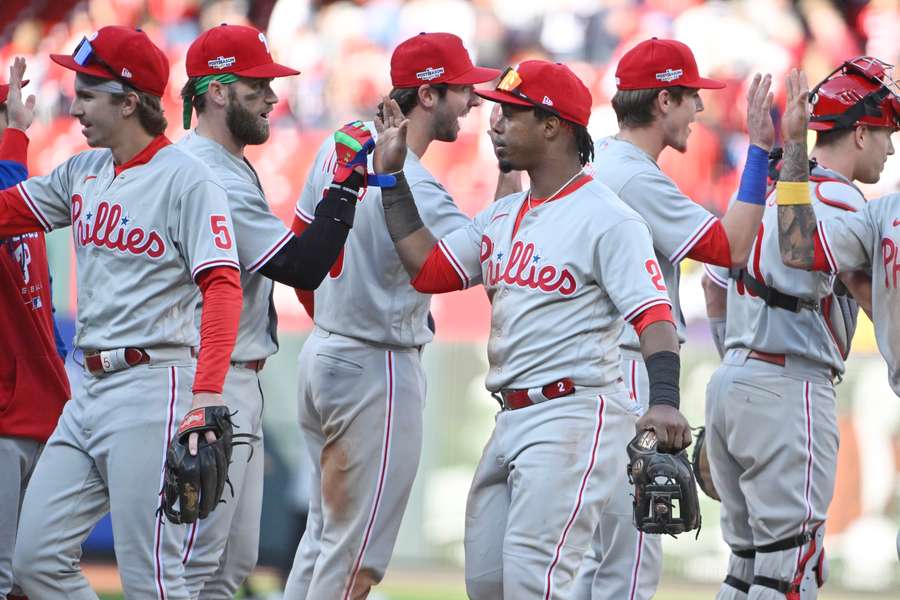 MLB roundup: Phillies stun Cardinals in ninth as playoffs begin