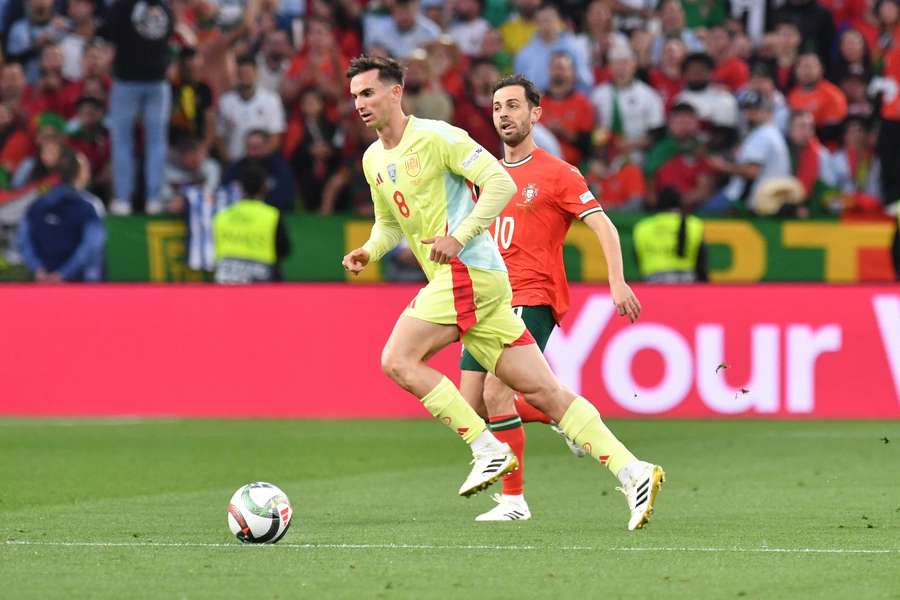 Fabián Ruiz ante Bernardo Silva, en la final de la Nations League