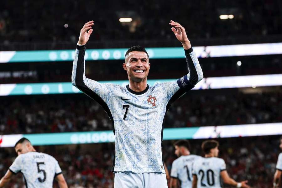 Cristiano Ronaldo celebra o golo 900