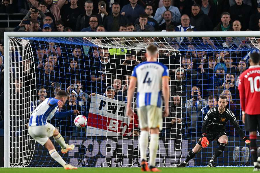 Mac Allister converts the penalty kick