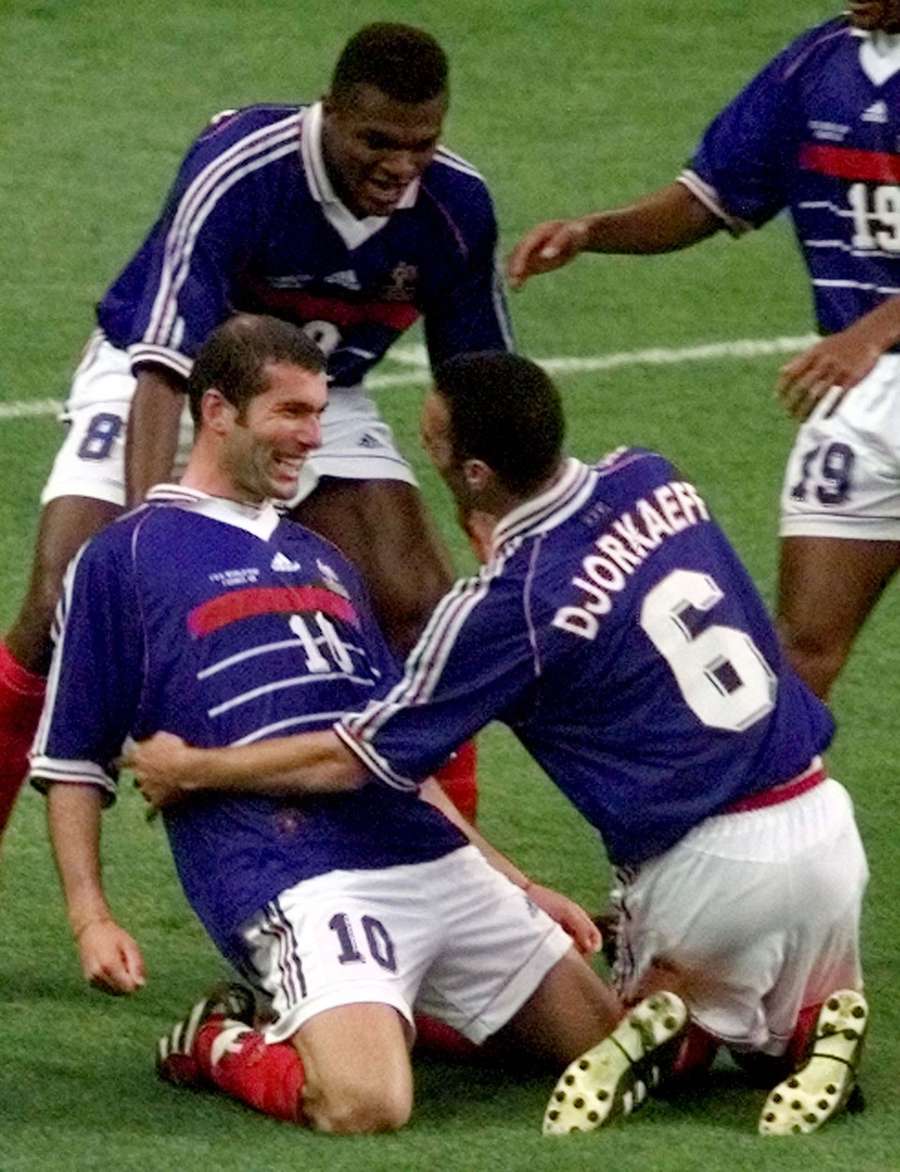 La célébration des Bleus après le but de Zidane face à l'Italie