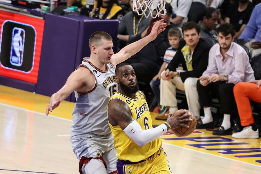 A NBA 2023/24 arranca com um jogo entre os Nuggets e os Lakers