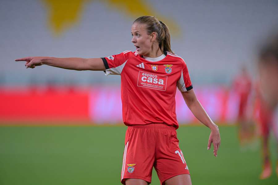 Caroline Moller com as cores do Benfica
