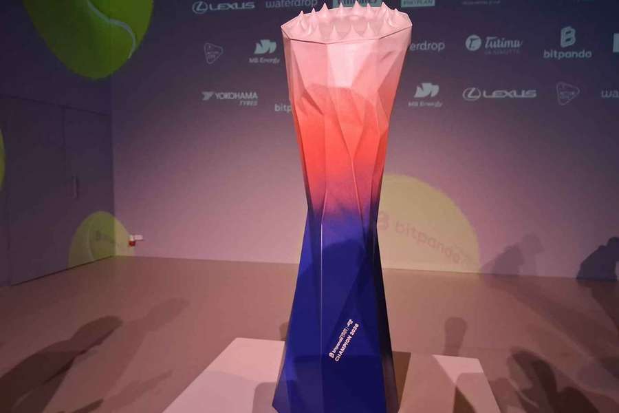 Die Organisatoren der Bitpanda Hamburg Open präsentieren in diesem Jahr eine neue Trophäe Die Organisatoren der Bitpanda Hamburg Open präsentieren in diesem Jahr eine neue Trophäe