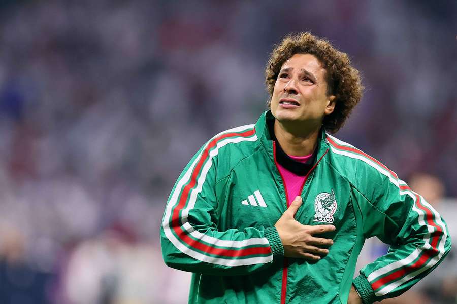 Guillermo Ochoa anuncia sua aposentadoria