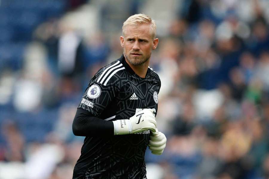 Goalkeeper Schmeichel leaves Leicester City for Nice after 11 years in the Premier League