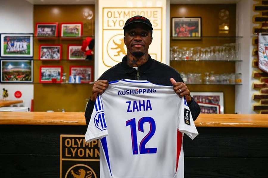 Zaha apresentado pelo Lyon