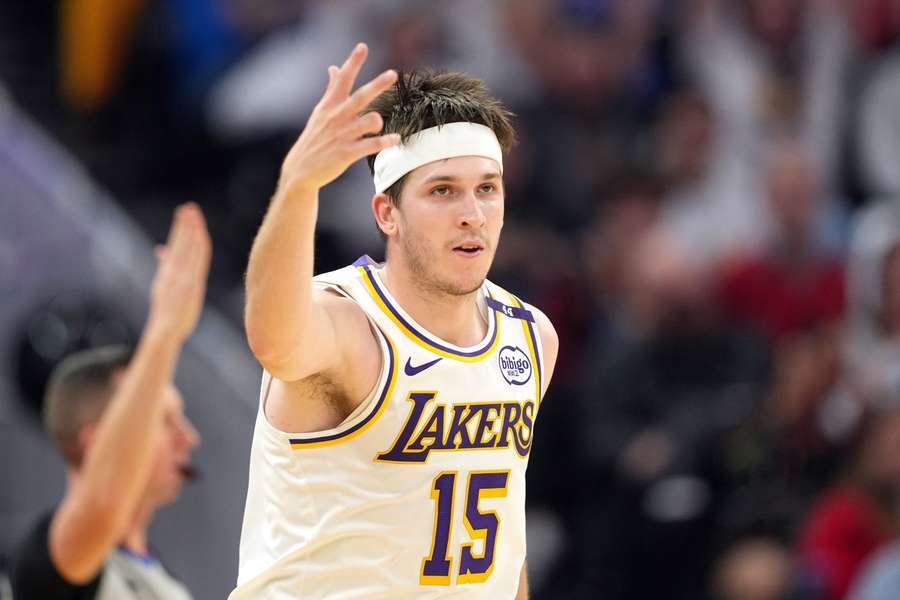 Auston Reaves zařídil Lakers výhru.