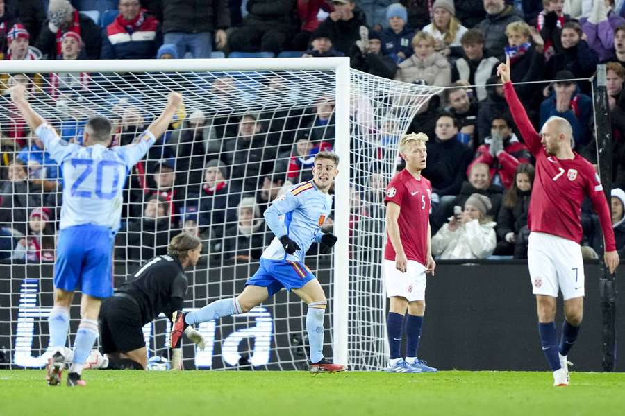 Gavi van Spanje viert de 1-0 van zijn ploeg