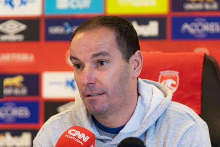 Petit, treinador do Santa Clara