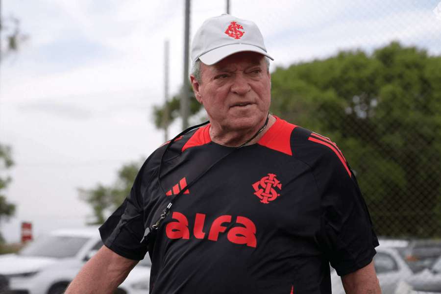 Abel Braga é suspenso e multado após declaração homofóbica