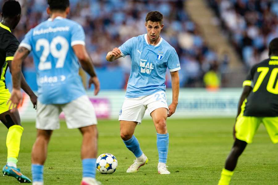 Lasse Berg Johnsen, en acción con el Malmo en su partido de Liga de Campeones contra el RFS
