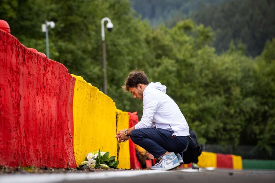 Gasly met een eerbetoon aan Hubert in de bocht waar de fatale crash zich voordeed