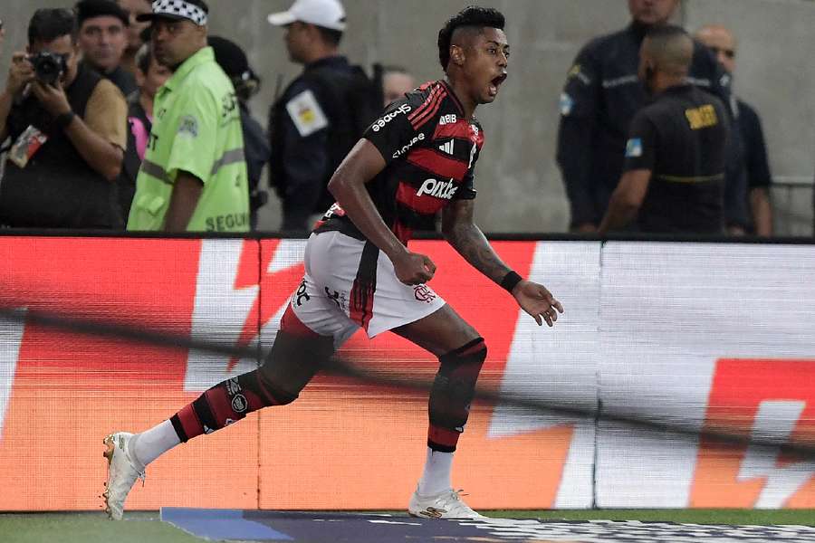 Bruno Henrique marcou o primeiro golo do Flamengo 