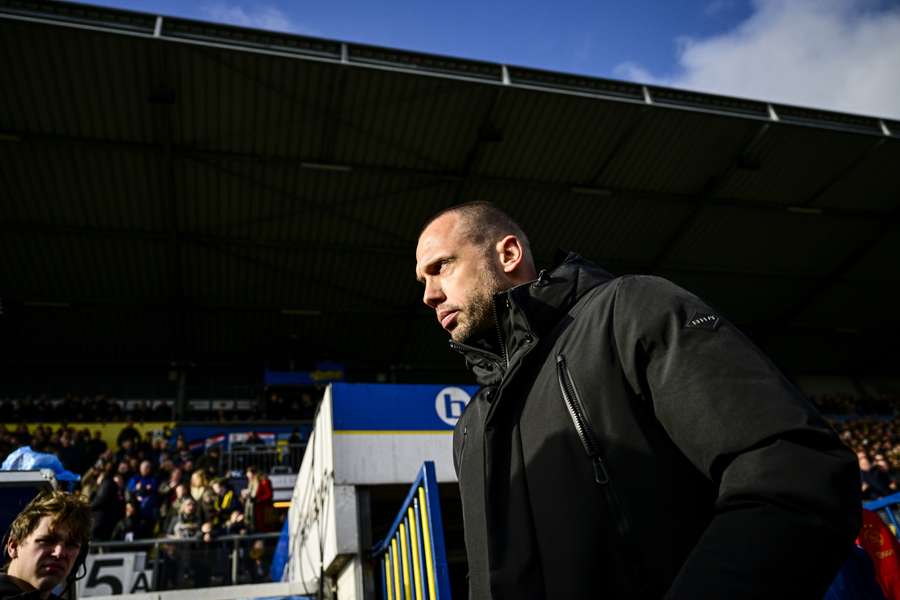 Heitinga ziet strijdbaar Ajax vijf keer scoren in simpele zege bij laagvlieger Cambuur